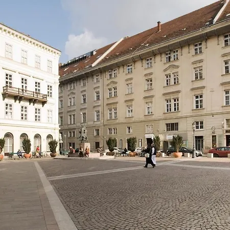 Lovely In The Heart Of Downtown Apartament