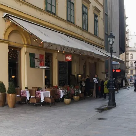Lovely In The Heart Of Downtown Apartament Budapeszt