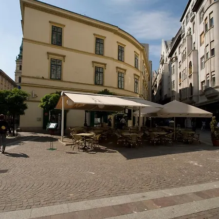 Lovely In The Heart Of Downtown Apartment