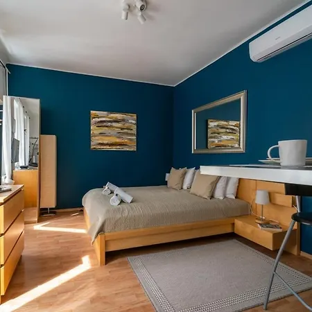 Lovely In The Heart Of Downtown Apartment